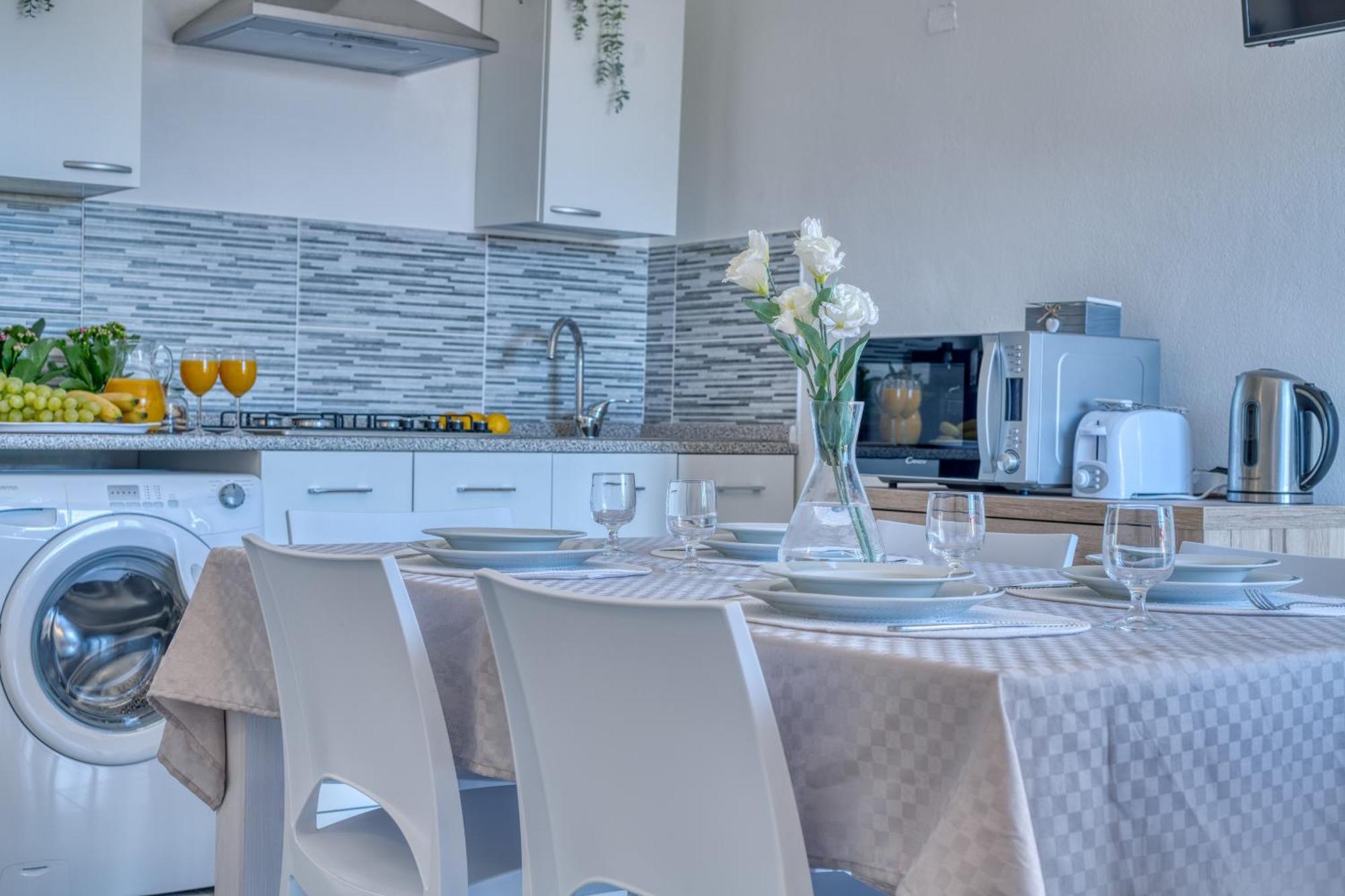 Izzhome Cozy Sunflowers Pula Dış mekan fotoğraf